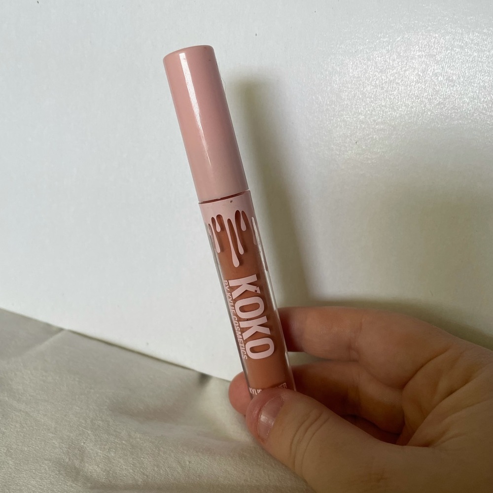 Kylie Cosmetics Matte Lipstick in Handbag Ho